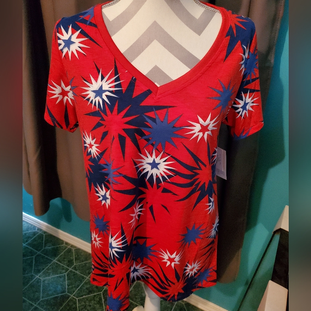 NWT LULAROE V KNECK CHRISTY TEE